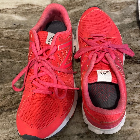 Women’s New Balance size US 8 Sneakers - Picture 1 of 6